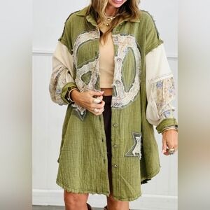 POL‎ Olive Multi-Star Peace Patcg Button-Up Shacket. SZ L NWOT